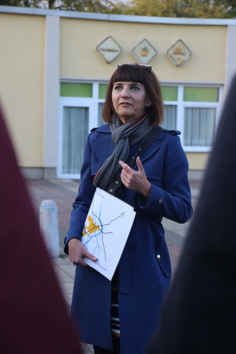 Dorit Baumeister bei einer ihrer Stadtführungen. Foto: Lisa Kuner